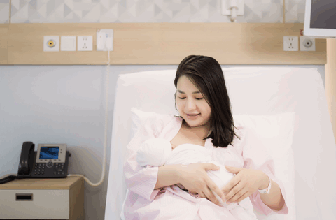 Sữa mẹ không chỉ là thức ăn mà còn là nguồn năng lượng cảm xúc cho bé