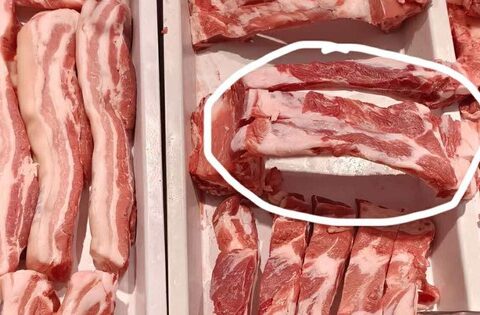 Đừng mua “4 loại” sườn này dù rẻ đến đâu: Nhờ nhân viên siêu thị nhắc nhở, tôi đã học được một điều mới