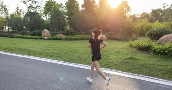 Đi bộ hay chạy bộ 5km: Cách nào giúp cơ thể khỏe hơn, đốt mỡ nhanh hơn?