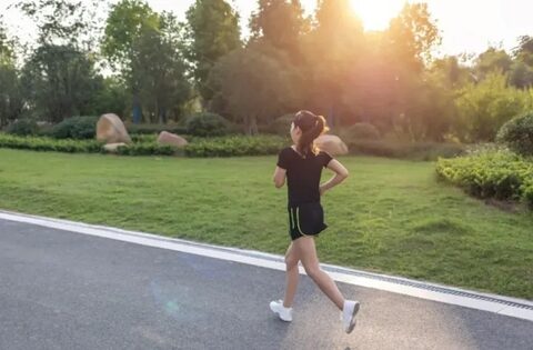 Đi bộ hay chạy bộ 5km: Cách nào giúp cơ thể khỏe hơn, đốt mỡ nhanh hơn?