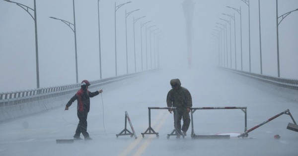 Bão số 5 chuẩn bị đổ bộ: Nhiều khu vực bắt đầu mưa trắng trời, hạn chế đi trên quốc lộ 1A, cao tốc Bắc – Nam qua Nghệ An