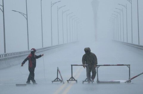 Bão số 5 chuẩn bị đổ bộ: Nhiều khu vực bắt đầu mưa trắng trời, hạn chế đi trên quốc lộ 1A, cao tốc Bắc – Nam qua Nghệ An