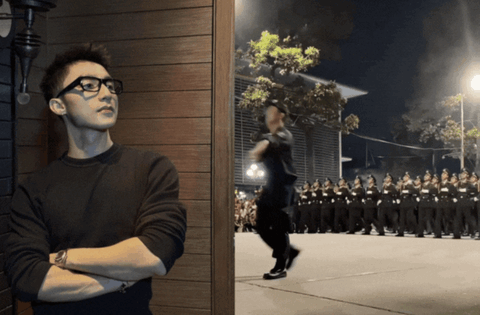 Sơn Tùng có thể sĩ đến hết đời: Khối diễu binh vừa đi vừa hát bản hit 10 năm tuổi