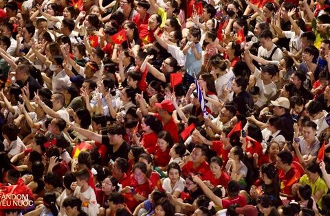 Hà Nội lúc này, đông kỷ lục!