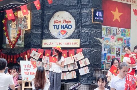 Quán cà phê Hà Nội bán chỗ ngồi từ 250 -1 triệu đồng xem diễu binh, ngày 2/9 đã hết chỗ