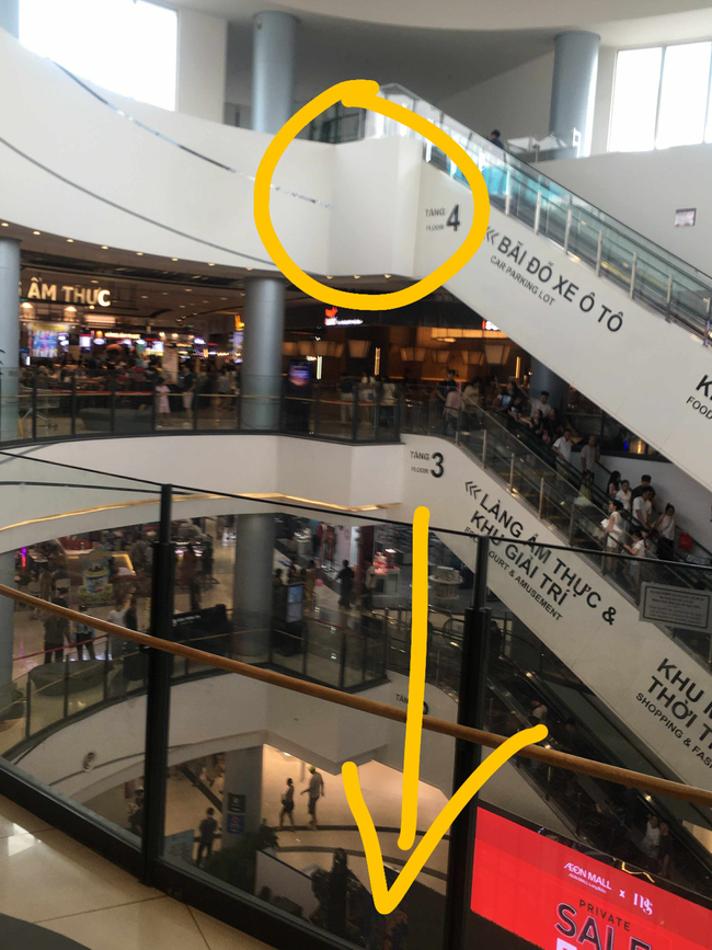 Người đàn ông nằm bất động tại tầng 1 trung tâm thương mại ở Long Biên, sau cú rơi từ tầng cao- Ảnh 4.