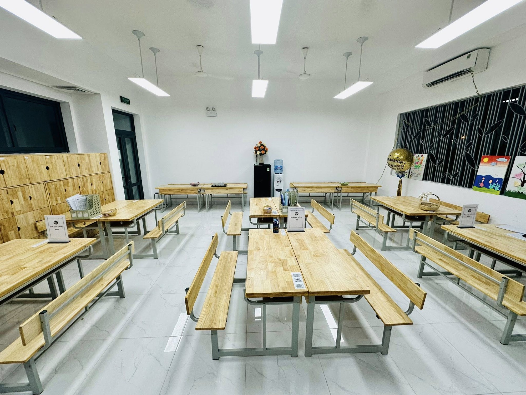 Cùng xem trường Tiểu học mới toanh ở Cầu Giấy, vừa đón lứa học sinh đầu tiên: Đẹp phát 