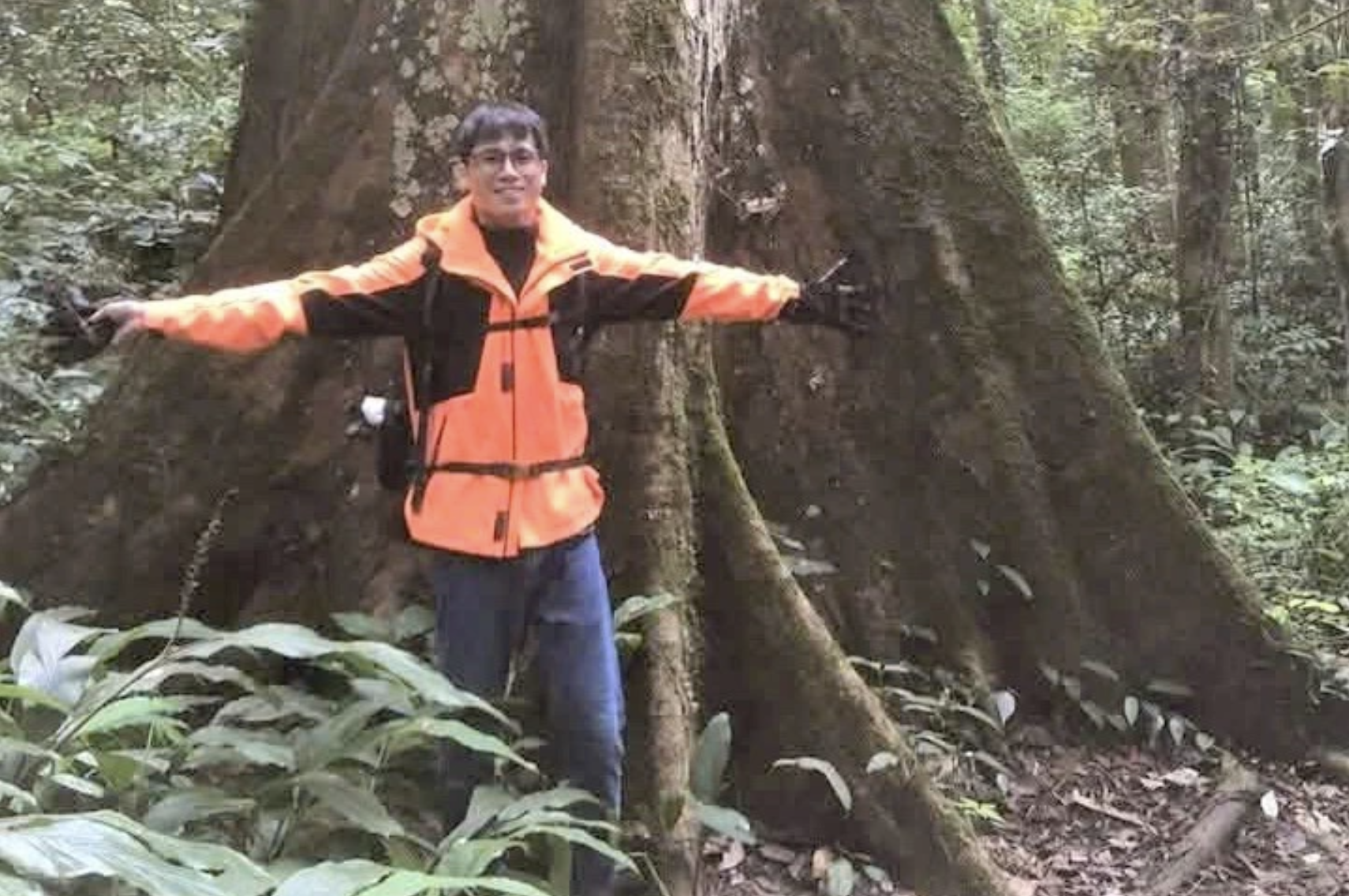 Nam du khách mất tích bí ẩn trong rừng Cúc Phương: Nội dung khắc trên vách đá nghi của nạn nhân hé lộ điều gì?- Ảnh 1.