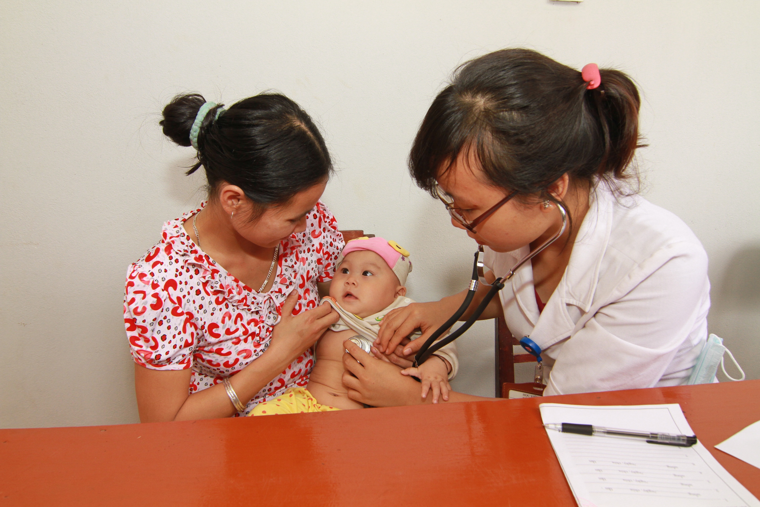 Cha mẹ cần nhận biết sớm dấu hiệu nguy hiểm ở trẻ sơ sinh- Ảnh 2.