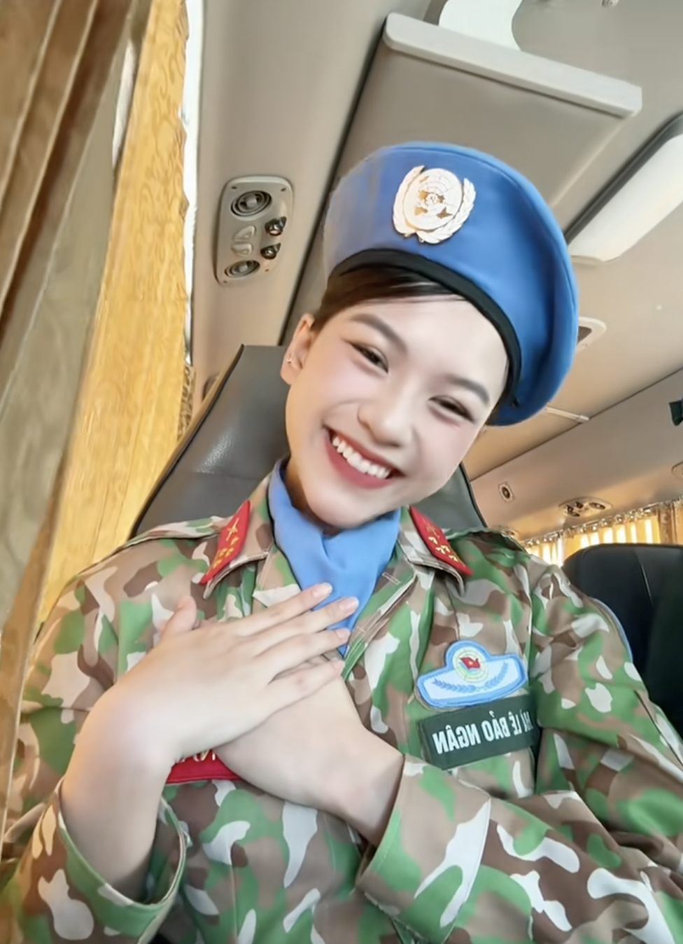 10 nữ quân nhân Việt Nam chỉ cần nở nụ cười là khuynh đảo mạng xã hội- Ảnh 14.