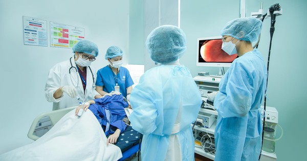 Bernard đón những người thầy nội soi từ Nhật Bản- Ảnh 1.