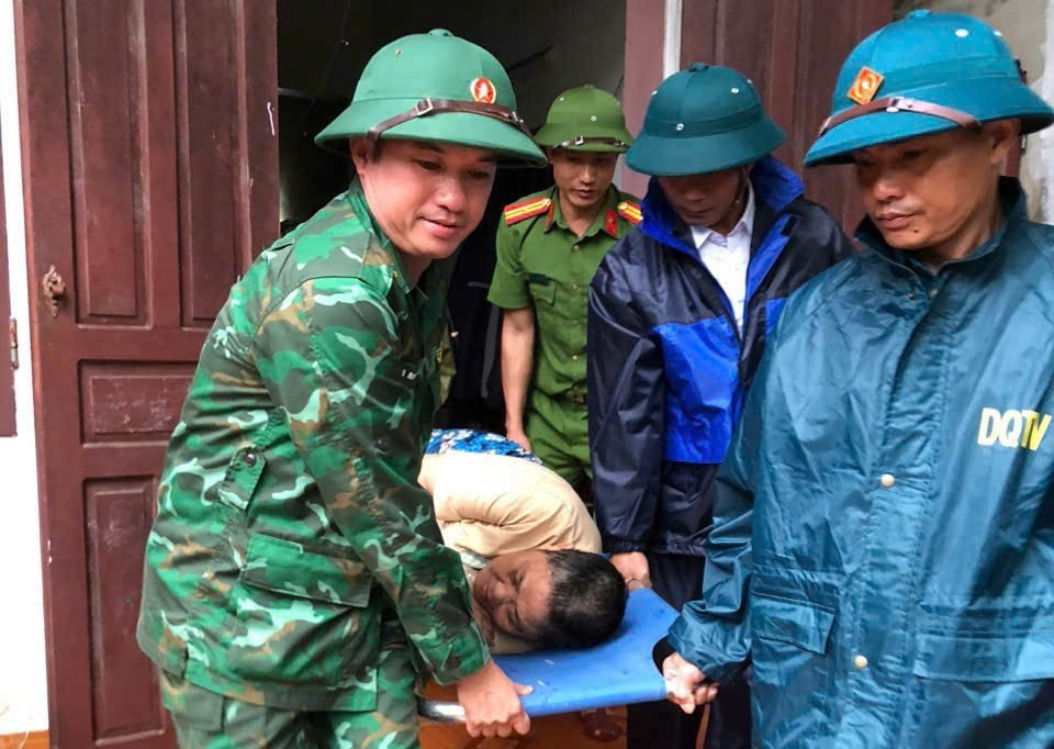 Tình hình bão số 5: Đã có 1 người chết, 8 người bị thương; Sân Pickleball tiền tỷ đổ sập- Ảnh 1.