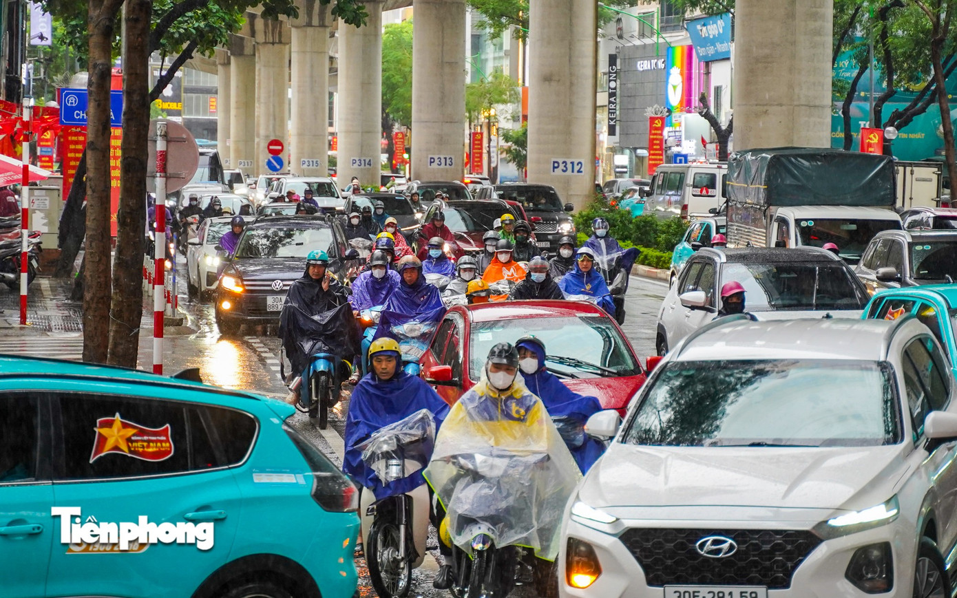 Tình hình bão số 5: Đã có 1 người chết, 8 người bị thương; Sân Pickleball tiền tỷ đổ sập- Ảnh 5.