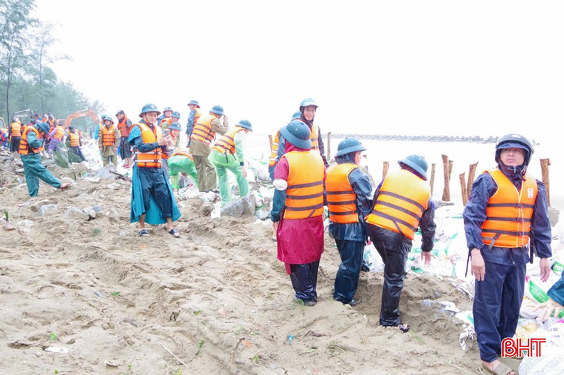 Bão số 5 chuẩn bị đổ bộ: Nhiều khu vực bắt đầu mưa trắng trời, hạn chế đi trên quốc lộ 1A, cao tốc Bắc - Nam qua Nghệ An- Ảnh 31.