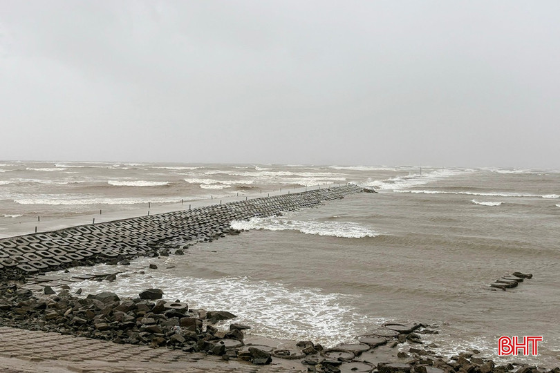 Bão số 5 chuẩn bị đổ bộ: Nhiều khu vực bắt đầu mưa trắng trời, hạn chế đi trên quốc lộ 1A, cao tốc Bắc - Nam qua Nghệ An- Ảnh 23.