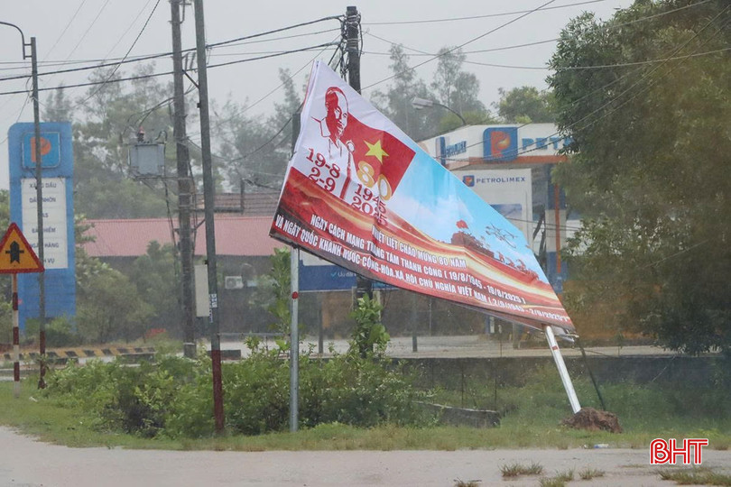 Bão số 5 chuẩn bị đổ bộ: Nhiều khu vực bắt đầu mưa trắng trời, hạn chế đi trên quốc lộ 1A, cao tốc Bắc - Nam qua Nghệ An- Ảnh 24.