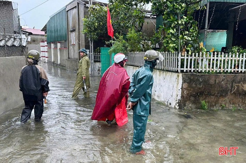 Bão số 5 chuẩn bị đổ bộ: Nhiều khu vực bắt đầu mưa trắng trời, hạn chế đi trên quốc lộ 1A, cao tốc Bắc - Nam qua Nghệ An- Ảnh 27.
