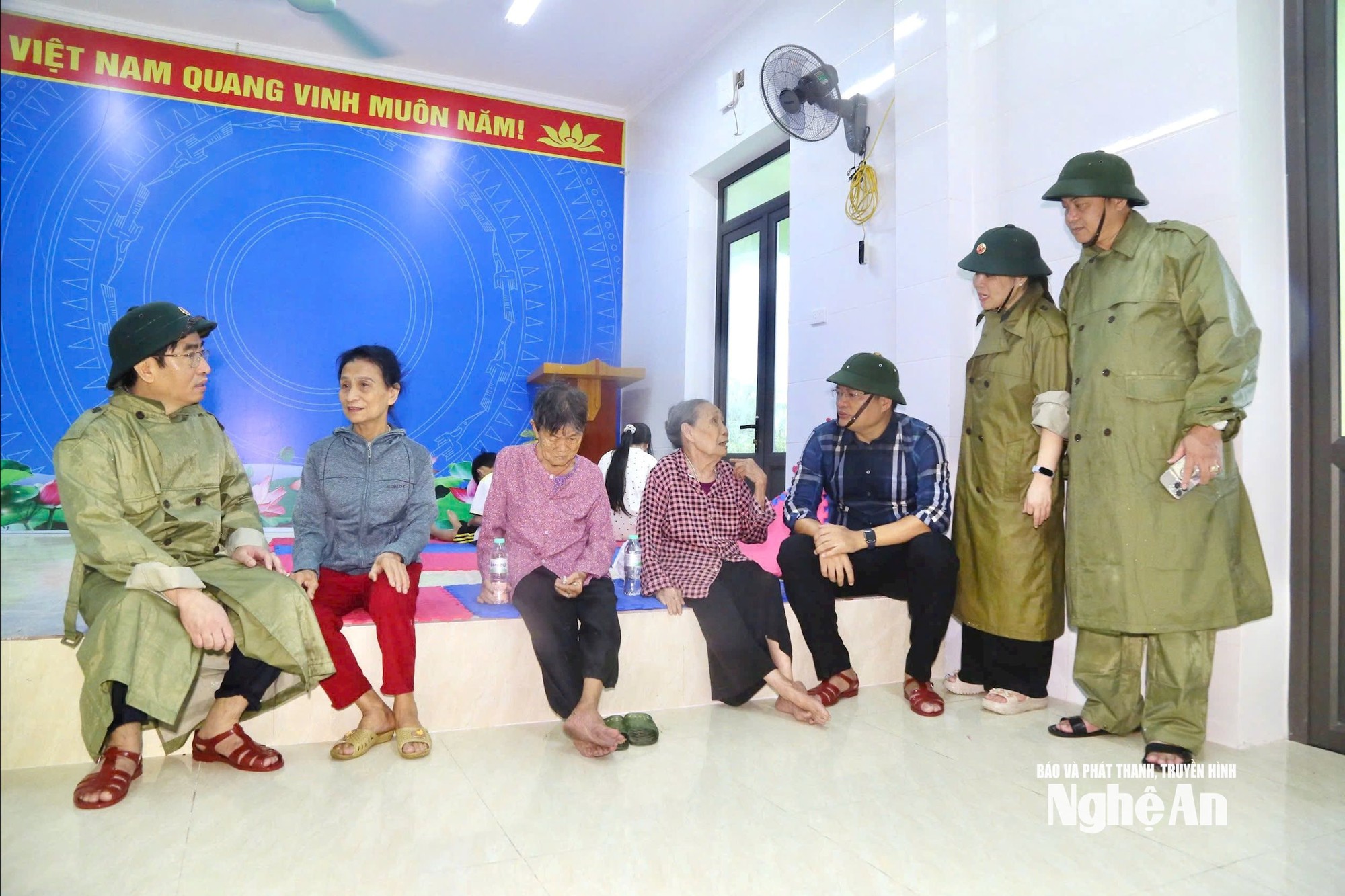 Bão số 5 chuẩn bị đổ bộ: Nhiều khu vực bắt đầu mưa trắng trời, hạn chế đi trên quốc lộ 1A, cao tốc Bắc - Nam qua Nghệ An- Ảnh 15.