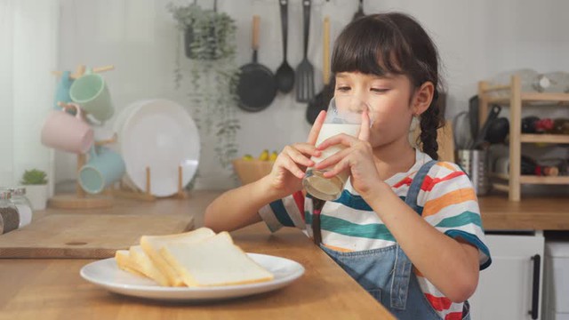 Kinh nghiệm của mẹ bỉm cho con uống sữa công thức đến tận 5-10 tuổi: Lựa chọn không hề sai lầm!- Ảnh 2.