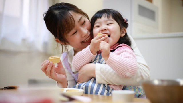 Đừng ép con uống sữa để tăng cân: Mẹ cứ nuôi theo cách này đảm bảo con khỏe mạnh, không biếng ăn- Ảnh 2.