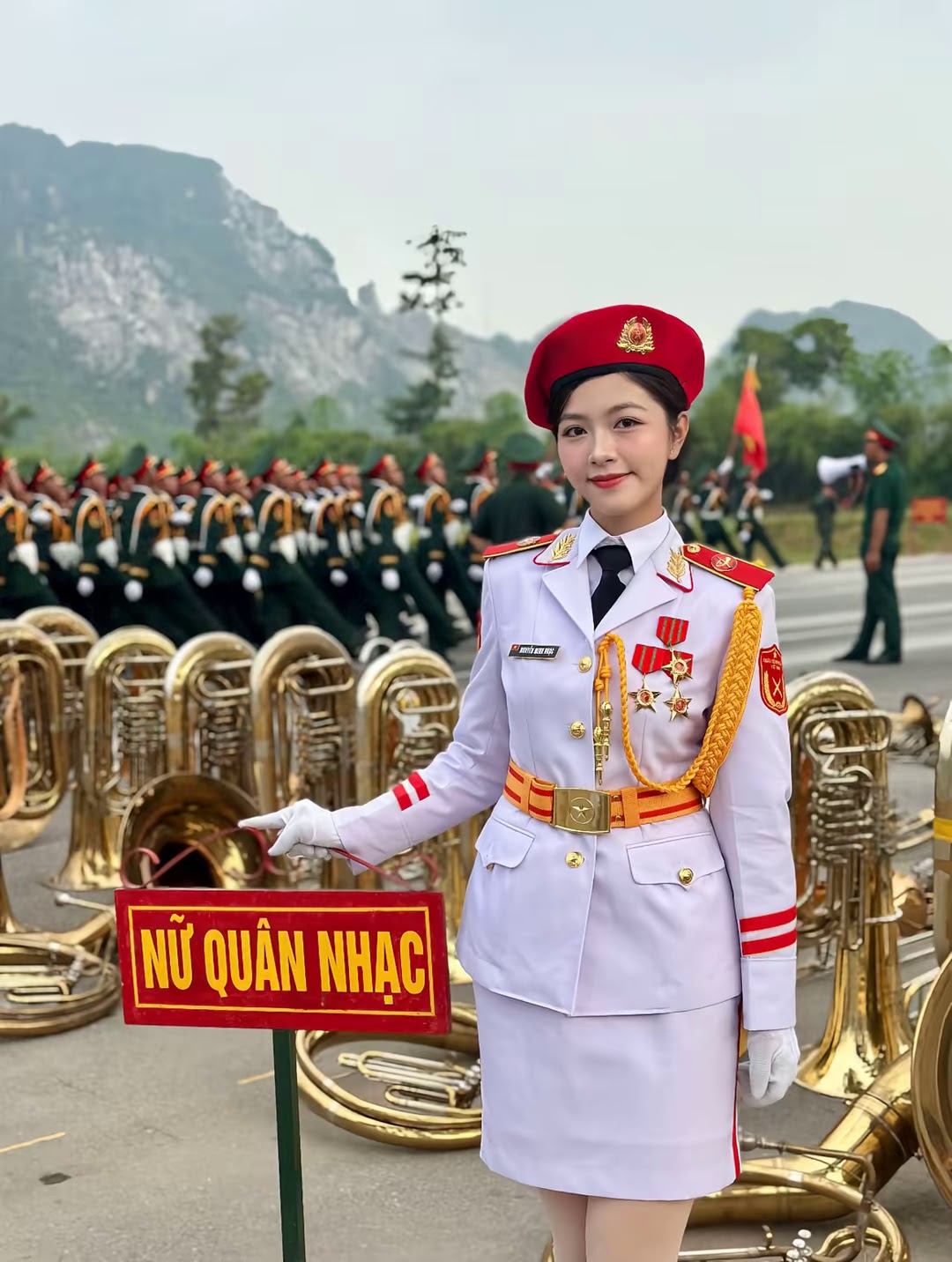 10 nữ quân nhân Việt Nam chỉ cần nở nụ cười là khuynh đảo mạng xã hội- Ảnh 15.