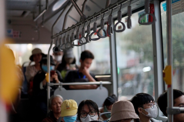 Người dân TP.HCM hào hứng đi thử xe buýt điện mới toanh, tiết lộ điều bất ngờ ngay từ ngày đầu tiên vận hành- Ảnh 3.
