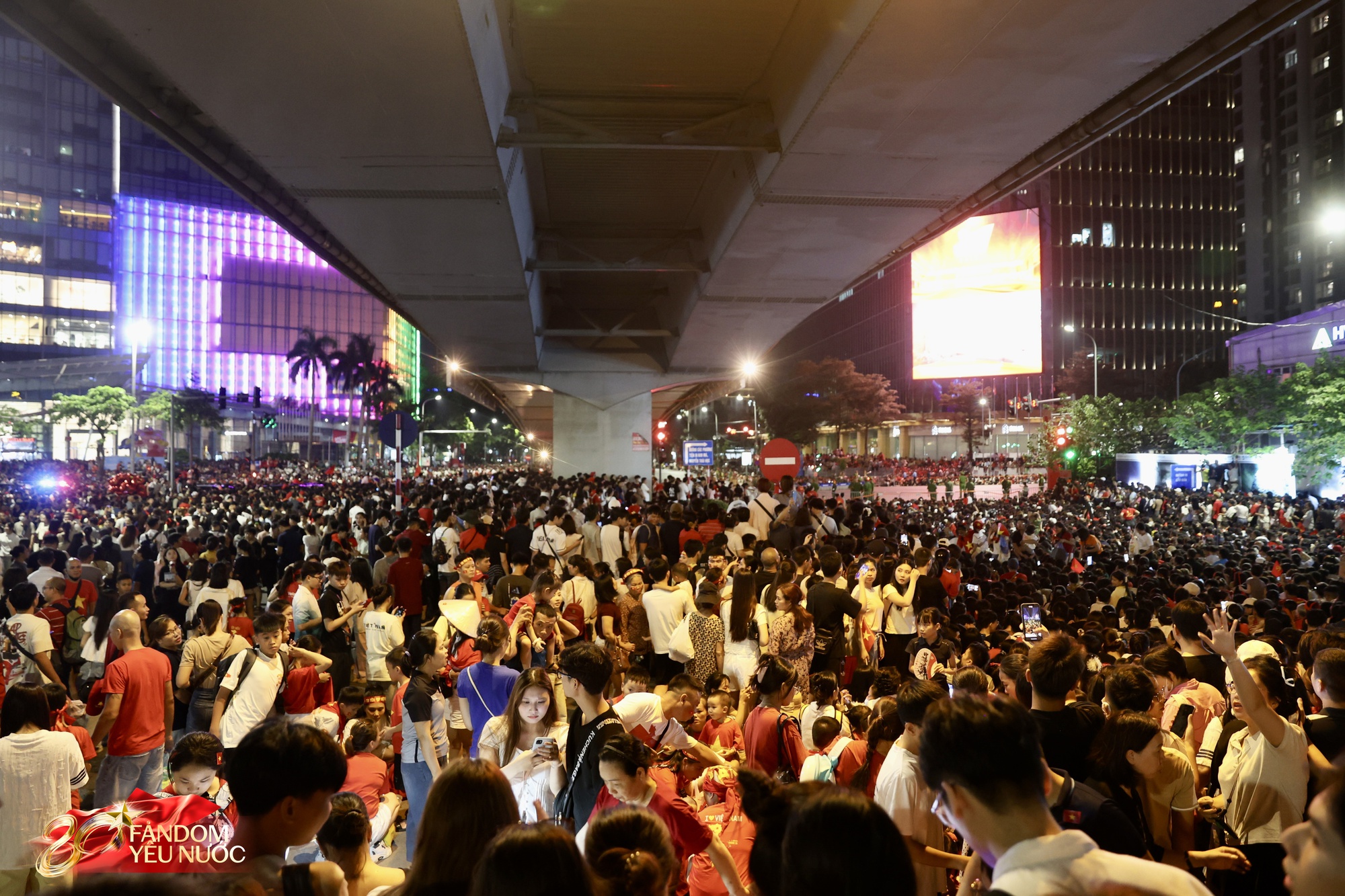 Hà Nội lúc này, đông kỷ lục!- Ảnh 5.