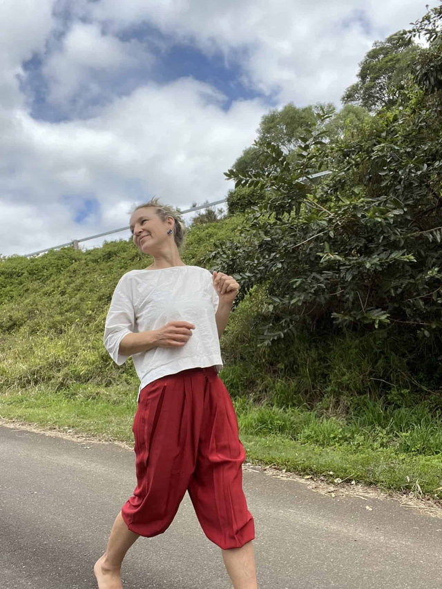 Một kiểu đi bộ đang 