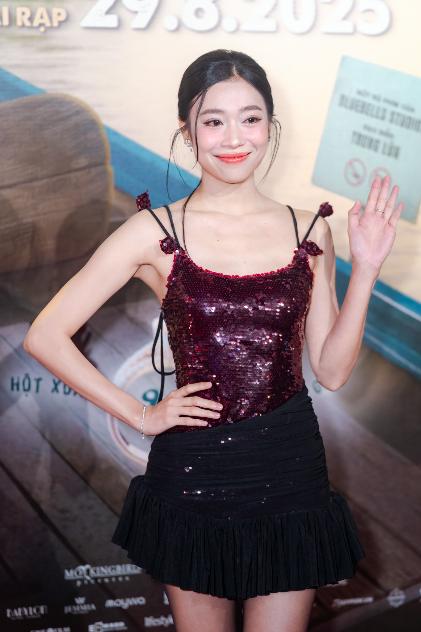 Thảm đỏ hot nhất hôm nay: Nghệ sĩ Hoài Linh lộ diện mạo khác lạ, 1 nhân vật đeo 100 cây vàng khiến ai cũng sốc- Ảnh 12.