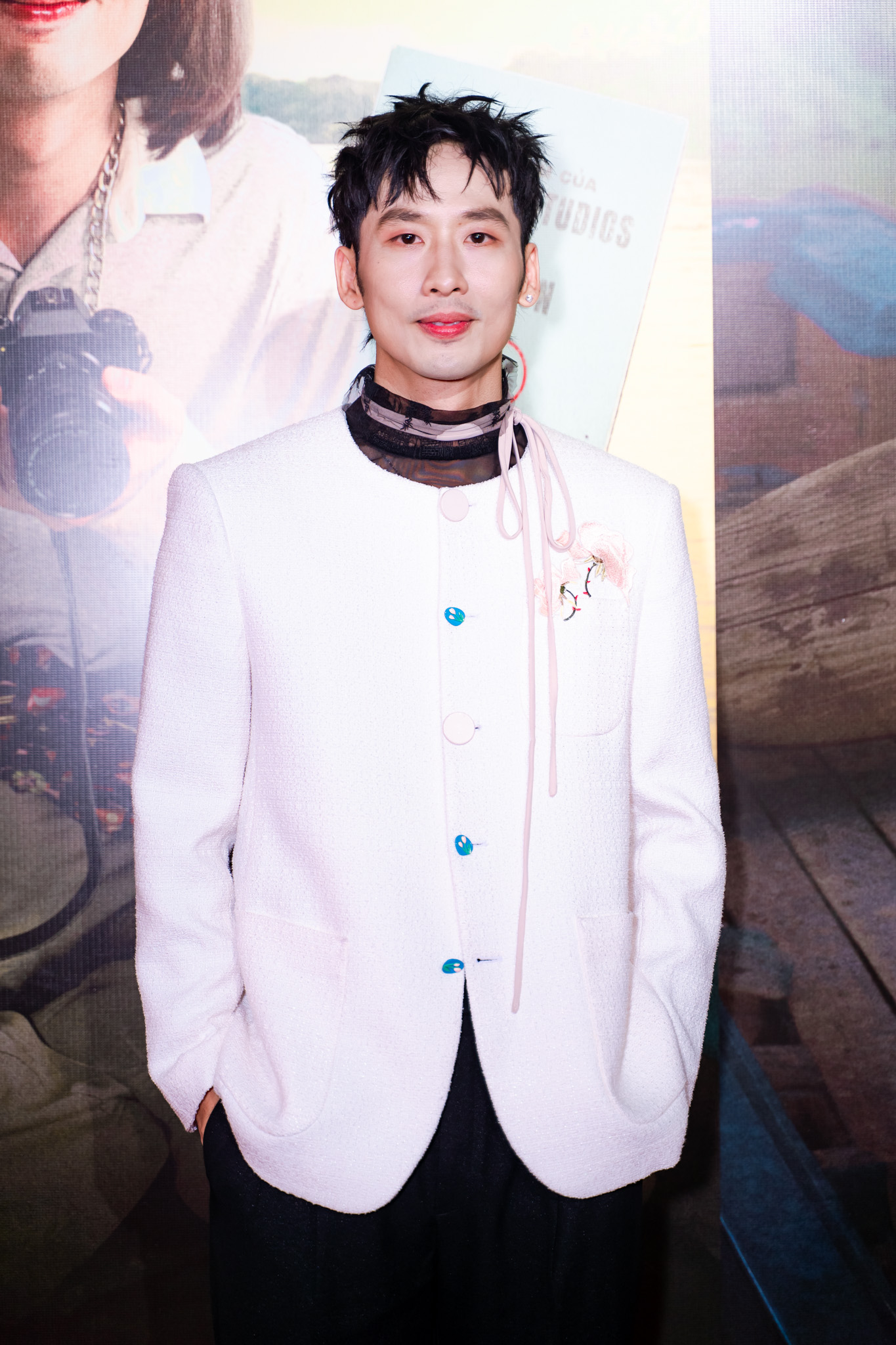 Thảm đỏ hot nhất hôm nay: Nghệ sĩ Hoài Linh lộ diện mạo khác lạ, 1 nhân vật đeo 100 cây vàng khiến ai cũng sốc- Ảnh 5.