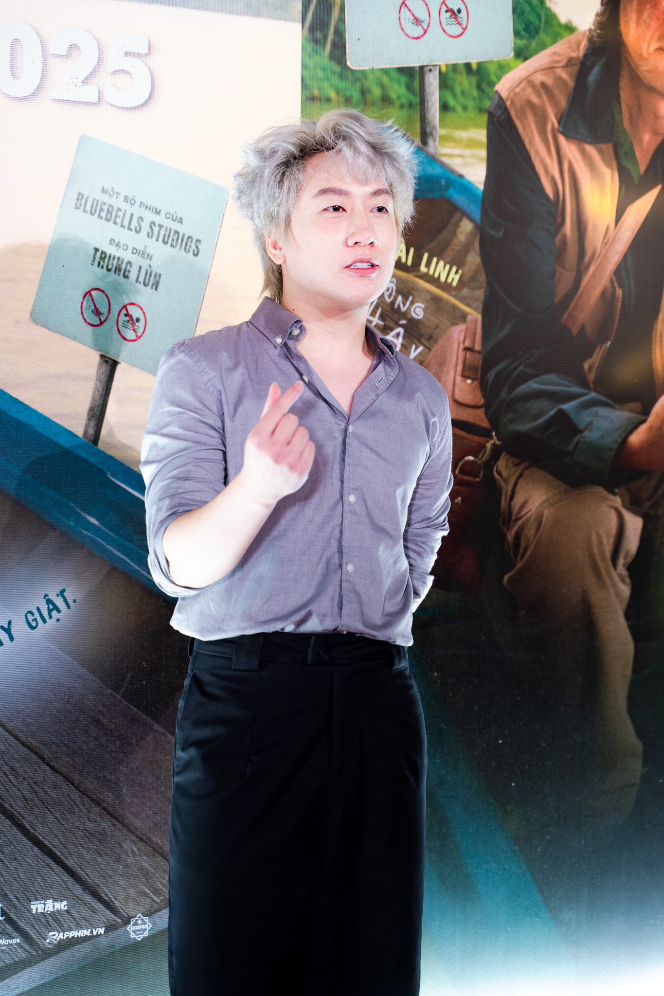 Thảm đỏ hot nhất hôm nay: Nghệ sĩ Hoài Linh lộ diện mạo khác lạ, 1 nhân vật đeo 100 cây vàng khiến ai cũng sốc- Ảnh 14.