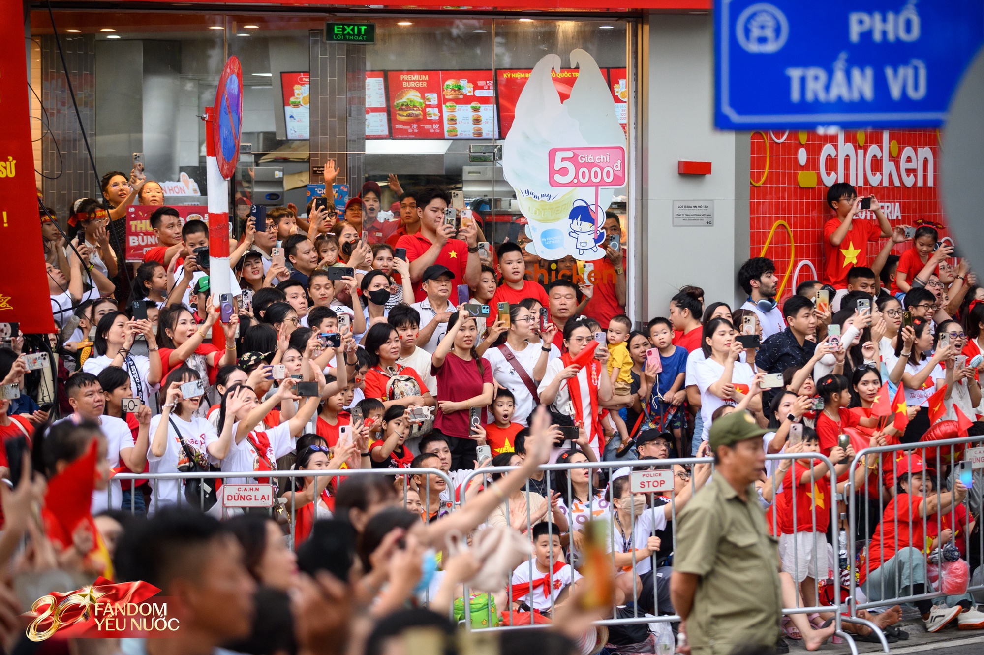 Hà Nội lúc này, đông kỷ lục!- Ảnh 10.