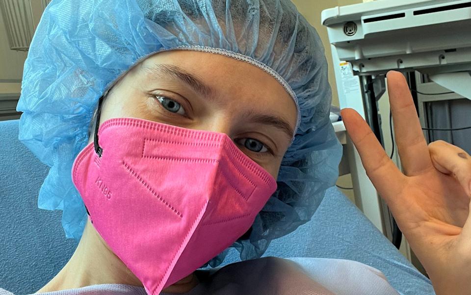 Tôi đã lần lượt cắt bỏ ngực rồi đến buồng trứng để phòng ngừa ung thư- Ảnh 3.