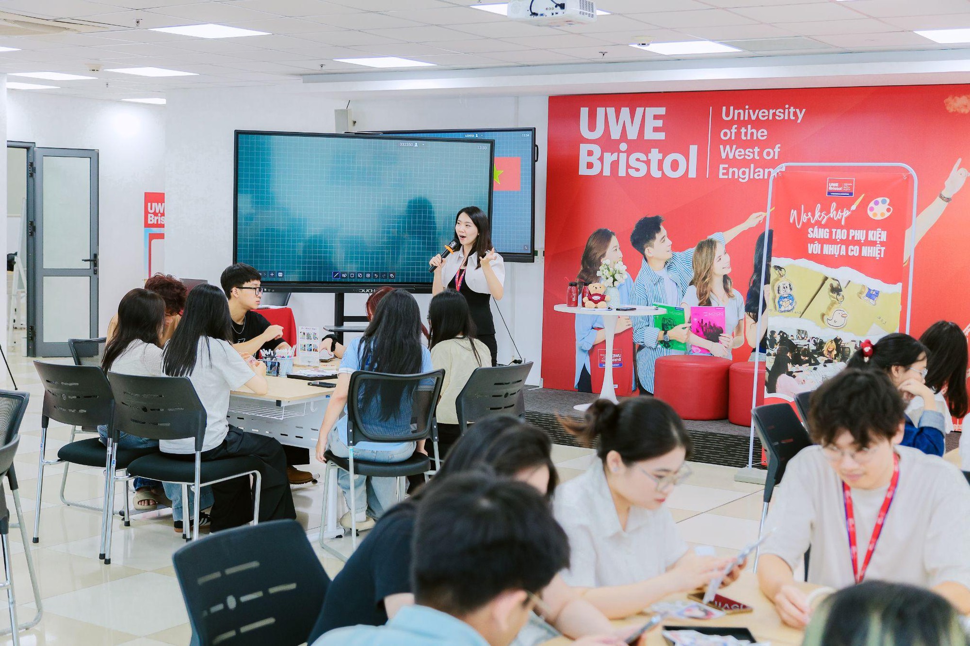 Sau “cơn bão” điểm chuẩn, 2k7 nên làm gì? Chuyên gia hé lộ lựa chọn giá trị hơn nguyện vọng 1- Ảnh 3. Sau “cơn bão” điểm chuẩn, 2k7 nên làm gì? Chuyên gia hé lộ lựa chọn giá trị hơn nguyện vọng 1- Ảnh 3.