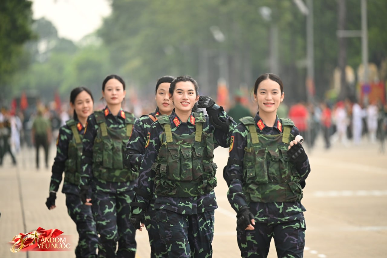 10 nữ quân nhân Việt Nam chỉ cần nở nụ cười là khuynh đảo mạng xã hội- Ảnh 12.