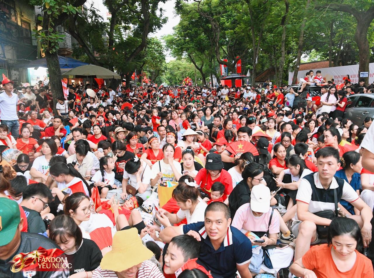 Hà Nội lúc này, đông kỷ lục!- Ảnh 11.