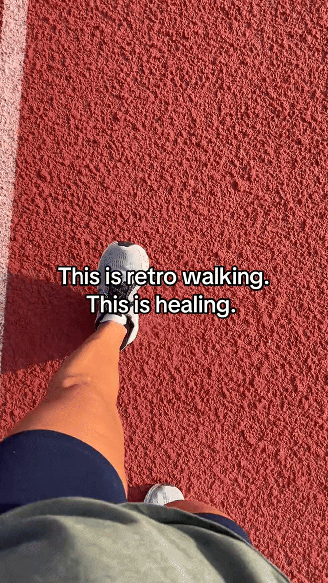 Một kiểu đi bộ đang 