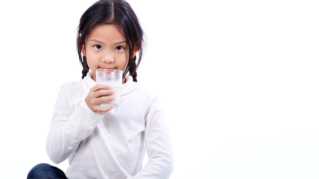 Kinh nghiệm của mẹ bỉm cho con uống sữa công thức đến tận 5-10 tuổi: Lựa chọn không hề sai lầm!- Ảnh 1.