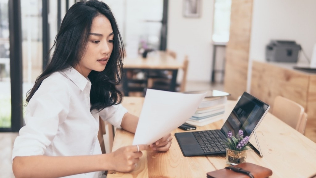 Tại sao ngày càng nhiều người trẻ mắc ung thư dạ dày? Câu trả lời có thể nằm trong thói quen bạn làm mỗi tối!- Ảnh 2.