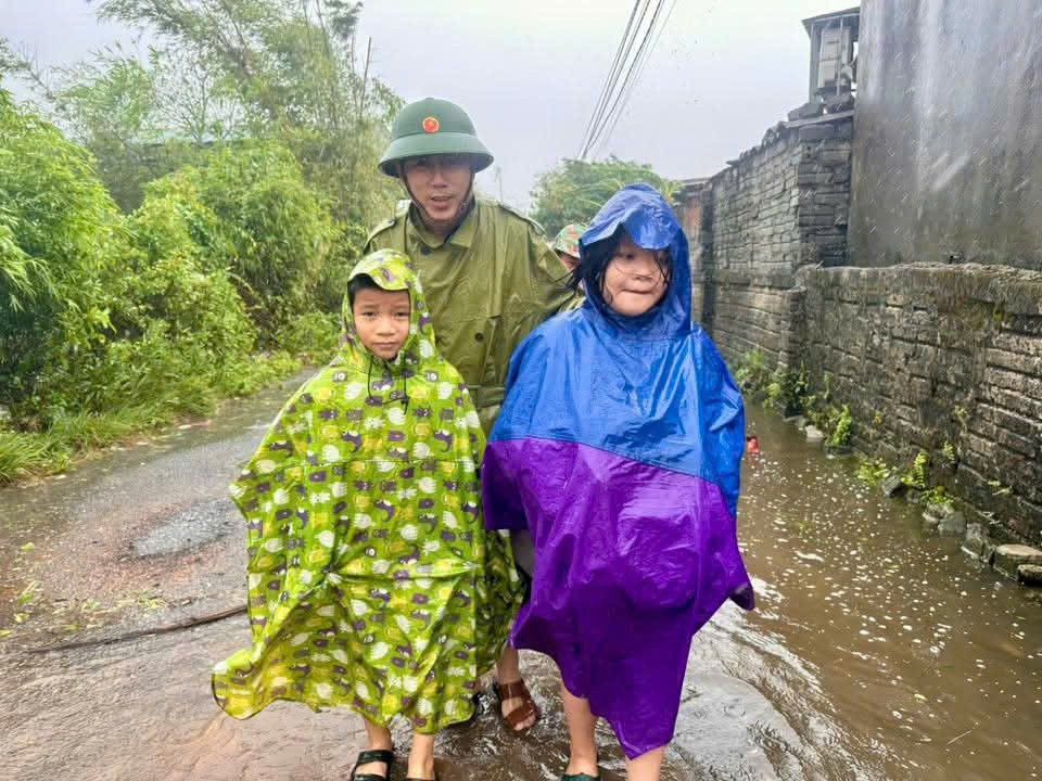 Tình hình bão số 5: Đã có 1 người chết, 8 người bị thương; Sân Pickleball tiền tỷ đổ sập- Ảnh 14.