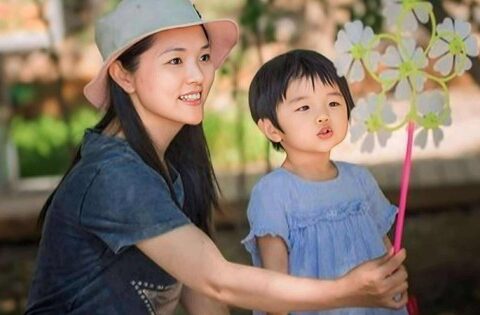 Nhìn vào 1 điểm ngoại hình của mẹ, có thể đoán biết gia đình hạnh phúc, con cái ngoan hay không