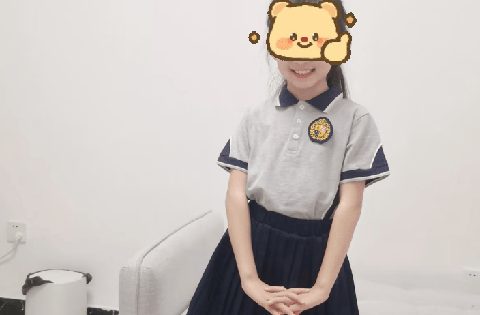 Thiết kế đứng đầu bảng xếp hạng đồng phục khiến phụ huynh nữ sinh phẫn nộ: “Sao lại bắt con gái tôi mặc thứ này?”