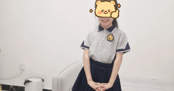Thiết kế đứng đầu bảng xếp hạng đồng phục khiến phụ huynh nữ sinh phẫn nộ: “Sao lại bắt con gái tôi mặc thứ này?”