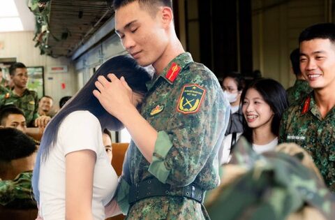 Cảnh tượng đặc biệt tại ga Hà Nội sáng 3/9: Người dân bịn rịn chia tay cán bộ, chiến sĩ miền Nam sau khi hoàn thành nhiệm vụ A80