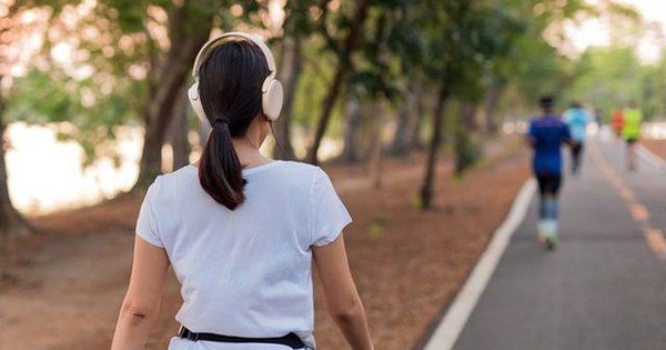 Tôi thấy mình trẻ hẳn ra ở tuổi 40 sau khi đi bộ kiểu này chỉ 1 tháng