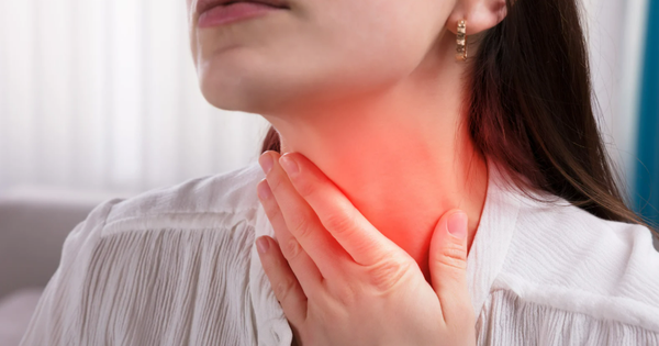 Cô gái 22 tuổi tử vong sau 5 ngày bị đau họng: Bác sĩ cảnh báo gặp 6 triệu chứng này phải khám ngay