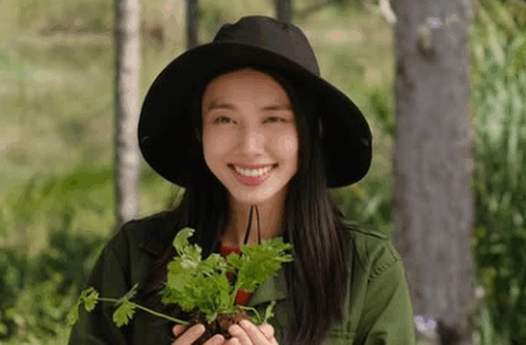 Kịch bản Thuỳ Tiên quay clip quảng cáp kẹo Kera