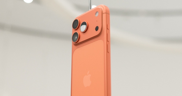Trên tay iPhone 17 Pro Max tại Mỹ: Camera nâng cấp lớn, bộ ba chip mới A19 Pro + N1 + C1X, pin trâu nhất lịch sử nhưng phải đánh đổi dày và nặng hơn, giá tại Việt Nam cũng cao hơn