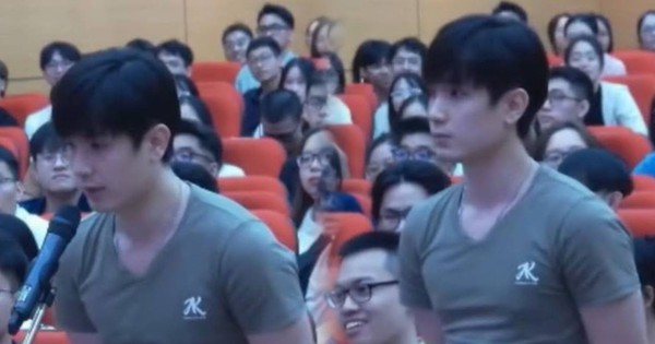 “Tinh hoa hội tụ” phiên bản đời thực: Chỉ 5 giây lên sóng, tân bác sĩ nội trú đẹp trai khiến chị em “sốt xình xịch”!