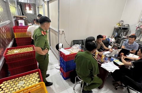 Bí mật kinh hoàng bên trong gần 38.000 lọ nước yến thành phẩm tại xưởng sản xuất ở Đà Nẵng